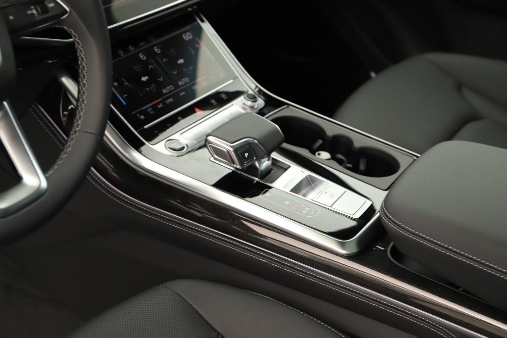 new 2025 Audi Q7 car, priced at $76,770