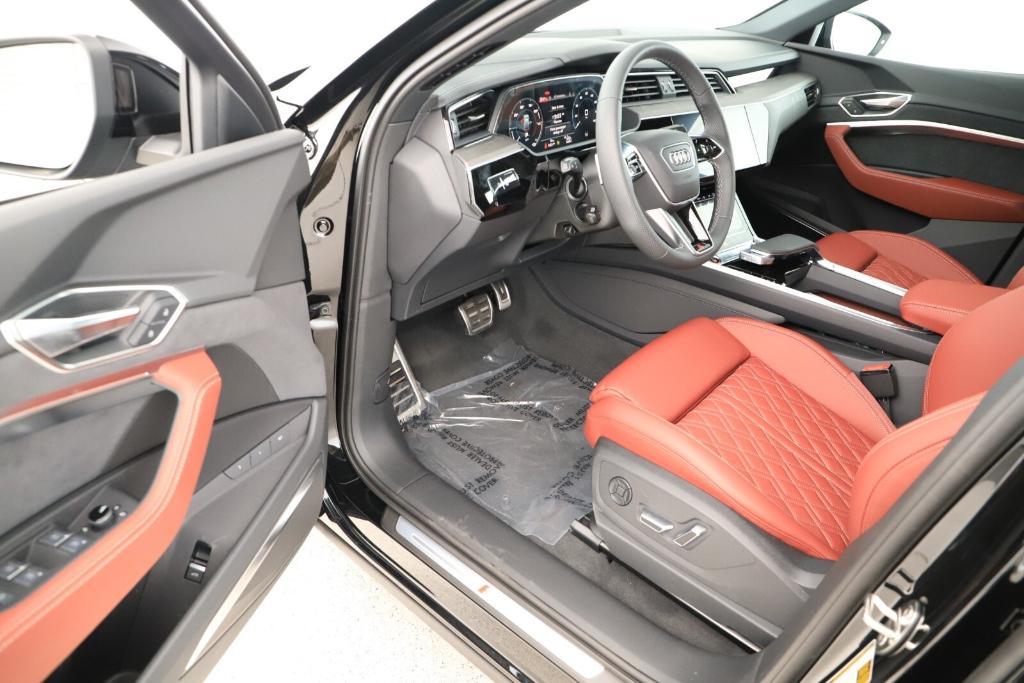 new 2024 Audi SQ8 e-tron car, priced at $107,405