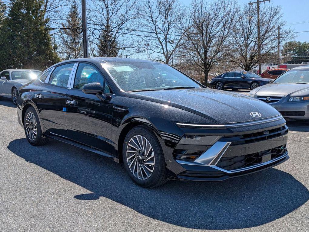 new 2025 Hyundai Sonata Hybrid car, priced at $37,002