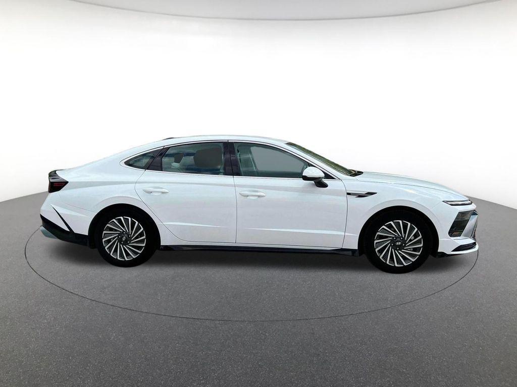 new 2025 Hyundai Sonata Hybrid car, priced at $31,146