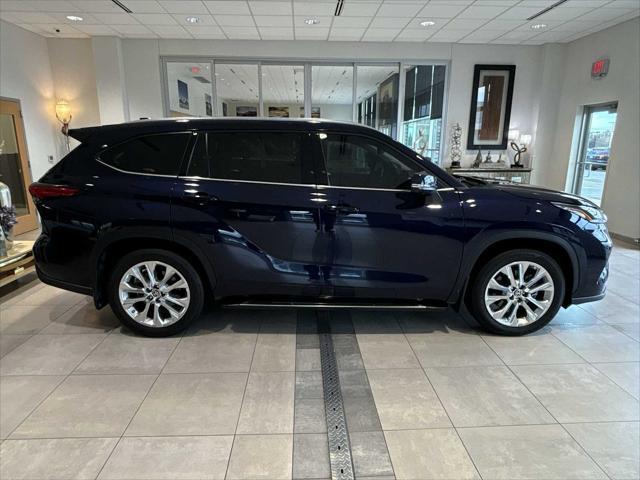 used 2022 Toyota Highlander car, priced at $37,977