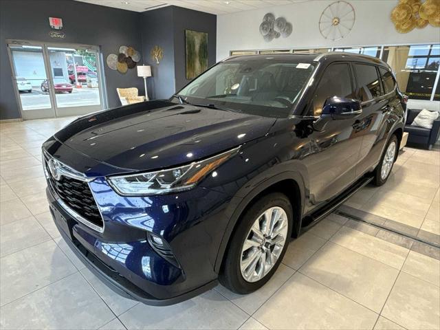 used 2022 Toyota Highlander car, priced at $37,977