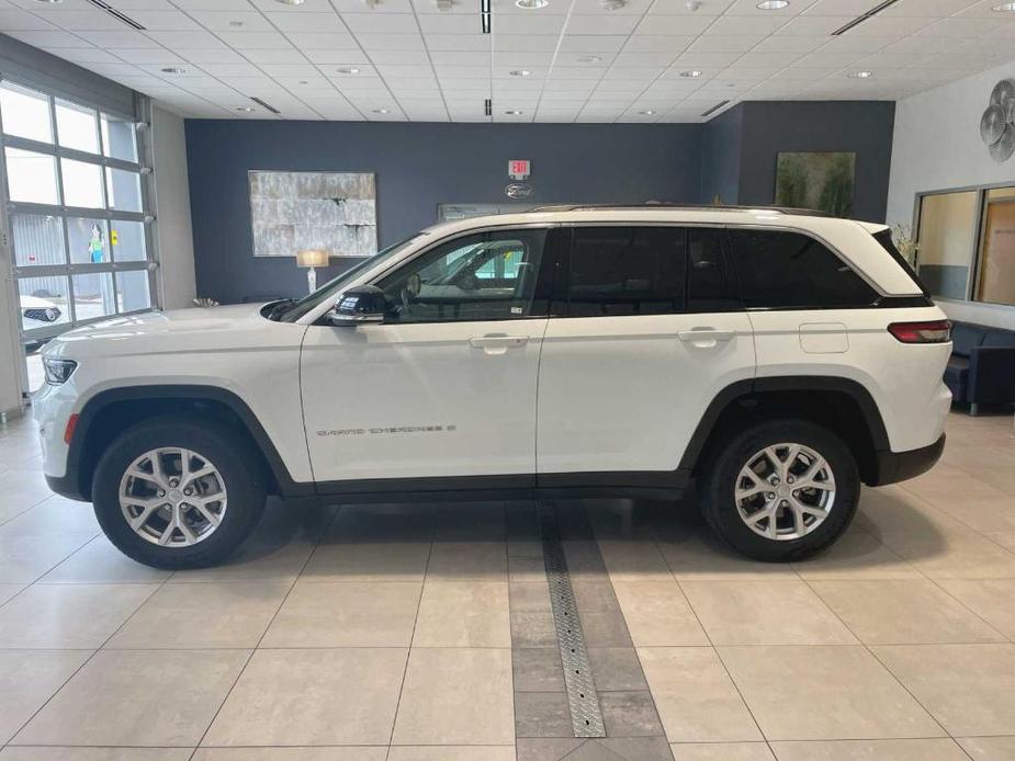 used 2022 Jeep Grand Cherokee car, priced at $33,997