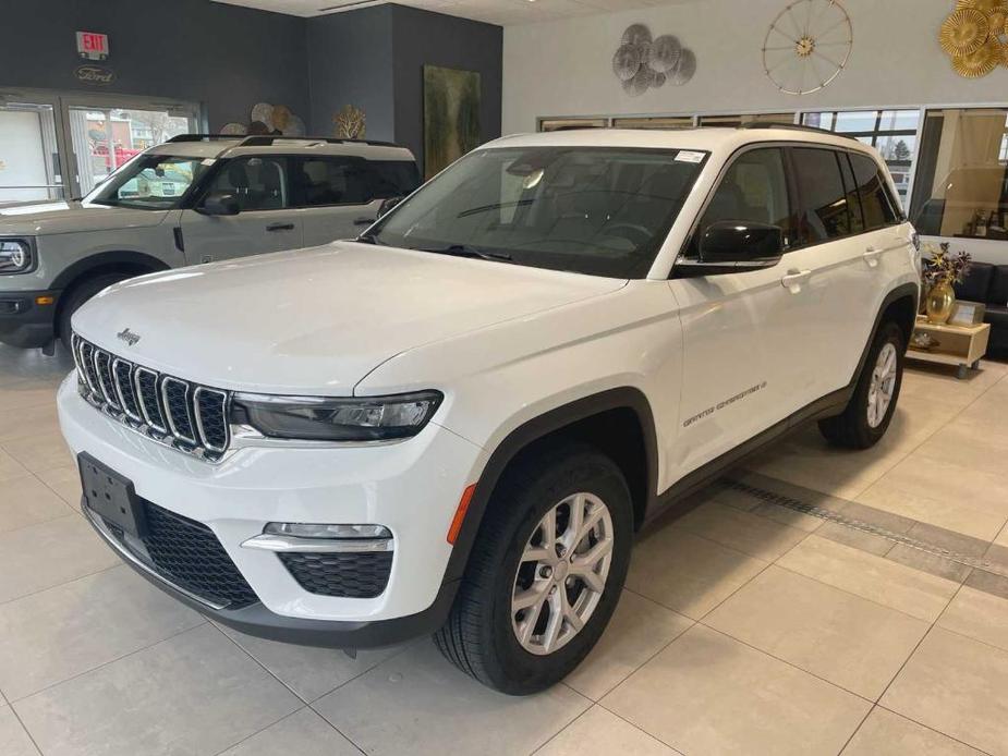 used 2022 Jeep Grand Cherokee car, priced at $33,997