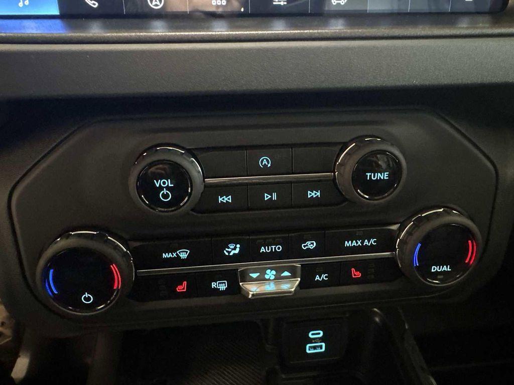 new 2025 Ford Bronco car, priced at $48,960