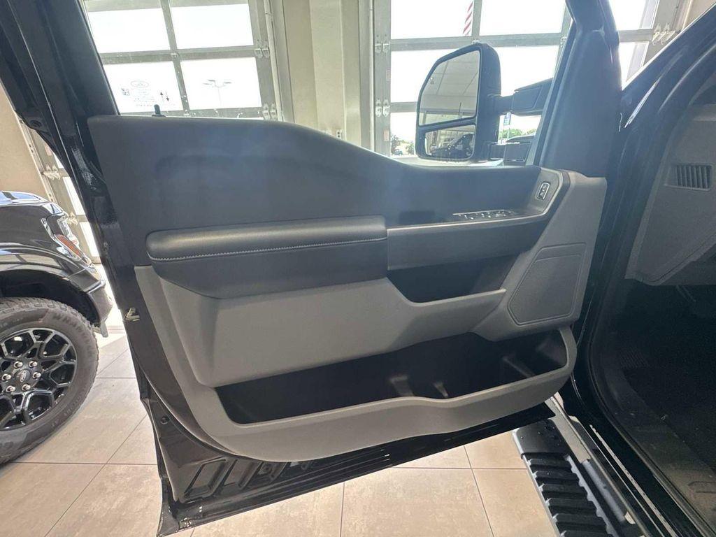 new 2025 Ford F-250 car, priced at $57,300