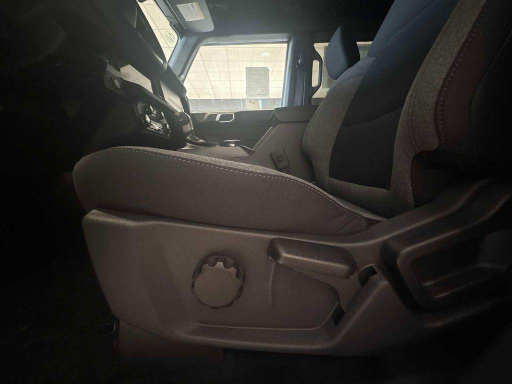 new 2025 Ford Bronco car, priced at $45,940