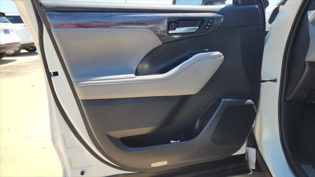 used 2021 Toyota Highlander car, priced at $37,888