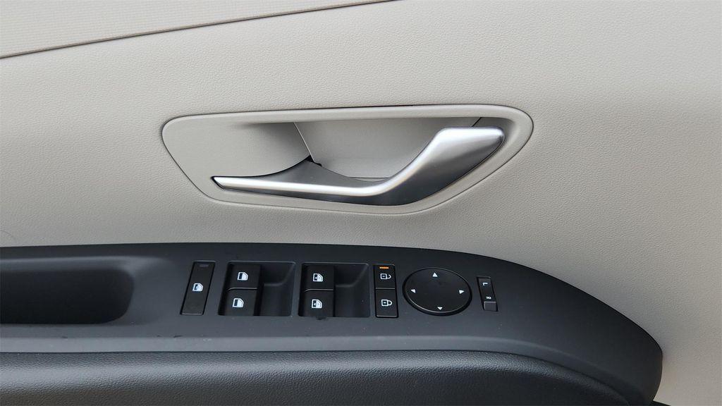 new 2025 Hyundai Tucson car, priced at $30,000