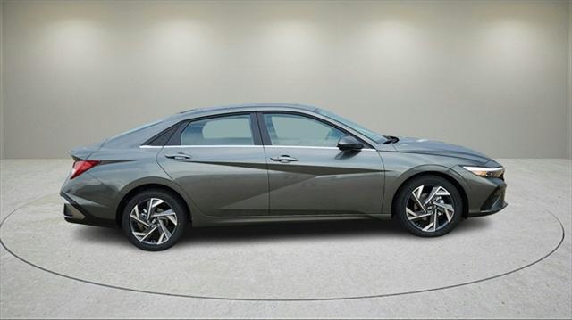 new 2024 Hyundai Elantra car, priced at $27,020