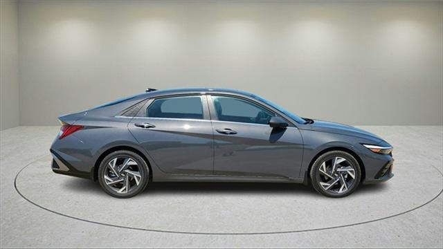 new 2024 Hyundai Elantra car, priced at $27,015