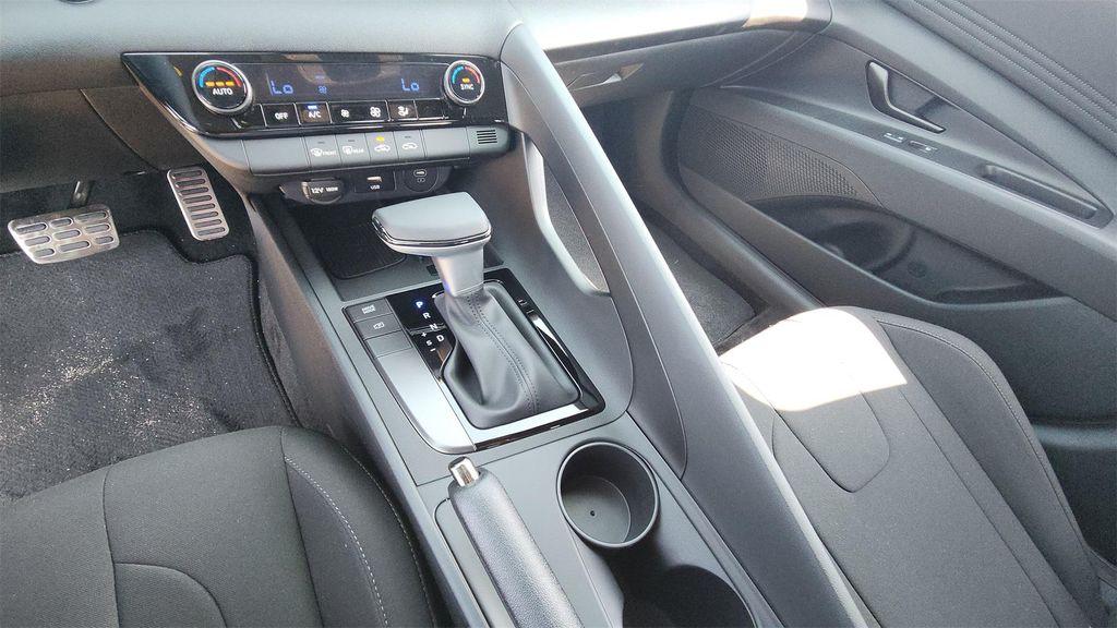 new 2025 Hyundai Elantra car, priced at $23,444
