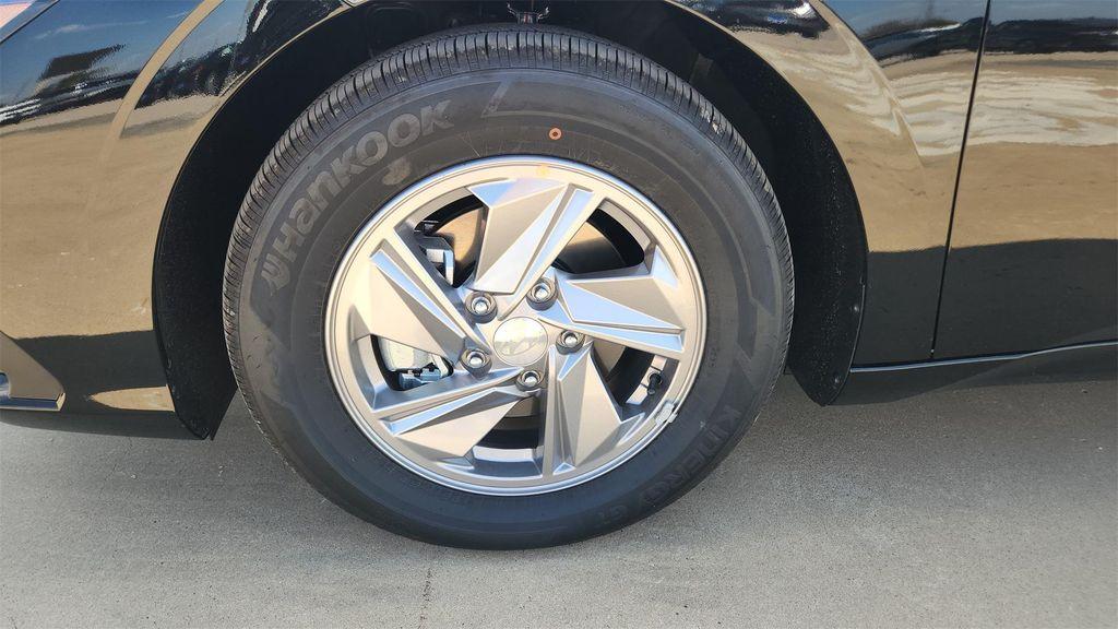 new 2025 Hyundai Elantra car, priced at $21,999