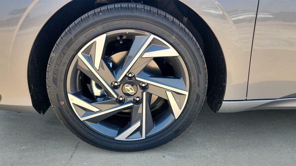 new 2025 Hyundai Elantra car, priced at $25,888