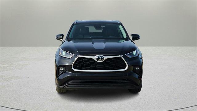 used 2022 Toyota Highlander car, priced at $34,888