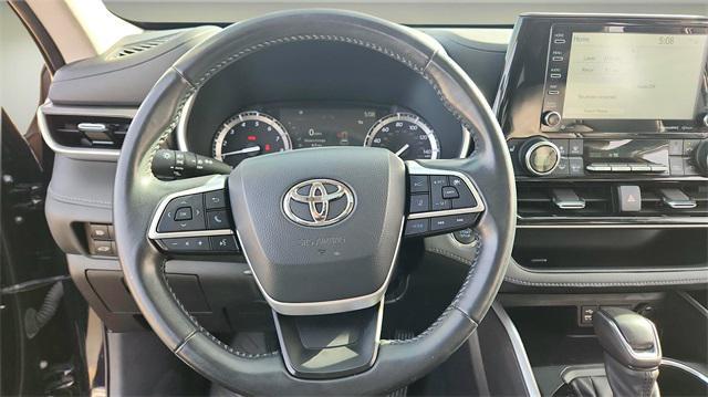 used 2022 Toyota Highlander car, priced at $34,888