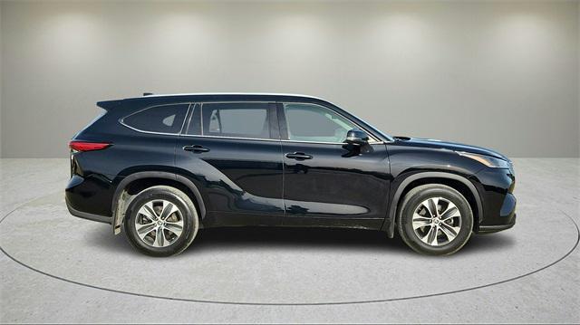 used 2022 Toyota Highlander car, priced at $34,888