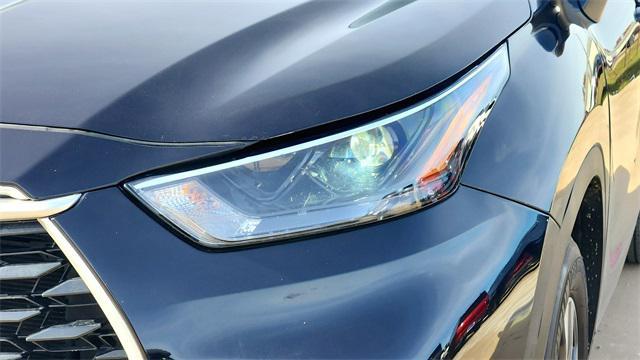 used 2022 Toyota Highlander car, priced at $34,888