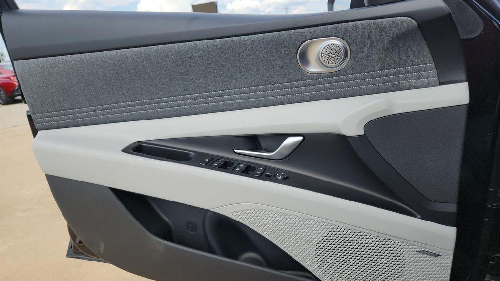 new 2025 Hyundai Elantra car, priced at $27,993