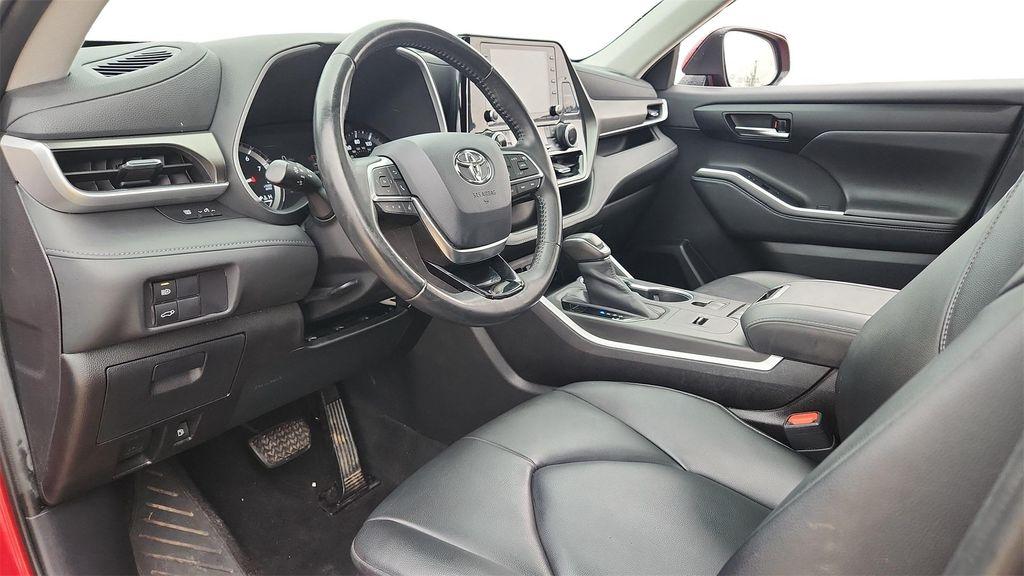 used 2020 Toyota Highlander car, priced at $24,430