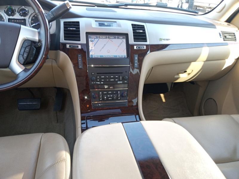 used 2011 Cadillac Escalade Hybrid car, priced at $13,997