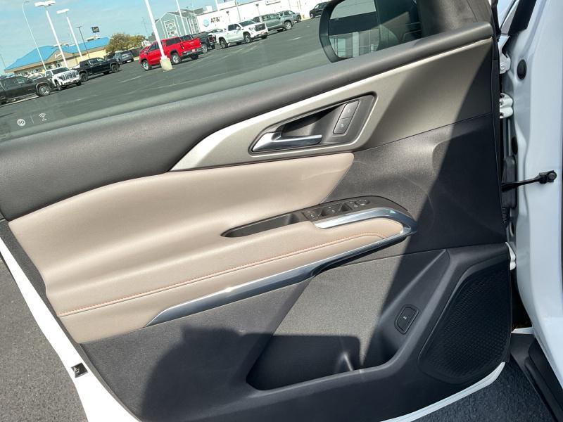 used 2025 Chevrolet Traverse car, priced at $45,944