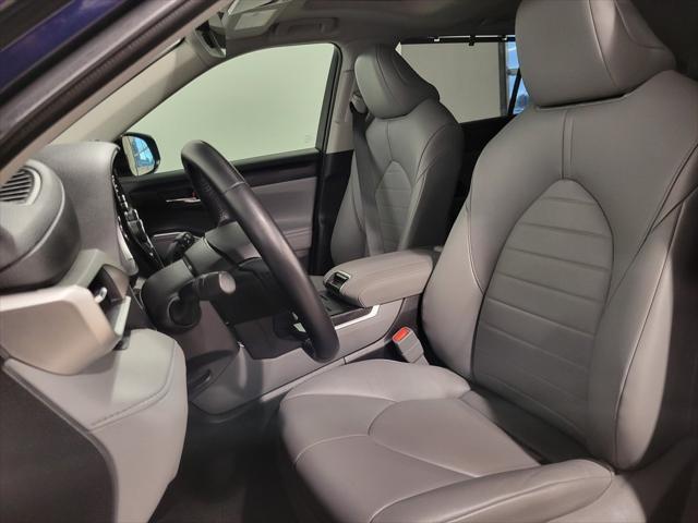 used 2021 Toyota Highlander car, priced at $34,500