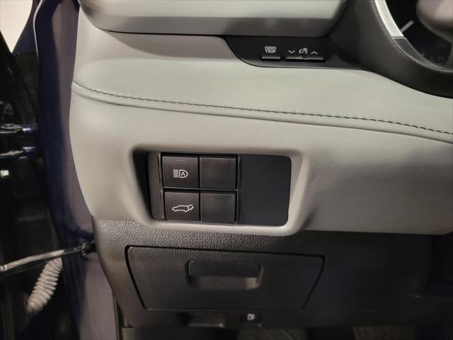 used 2021 Toyota Highlander car, priced at $34,500