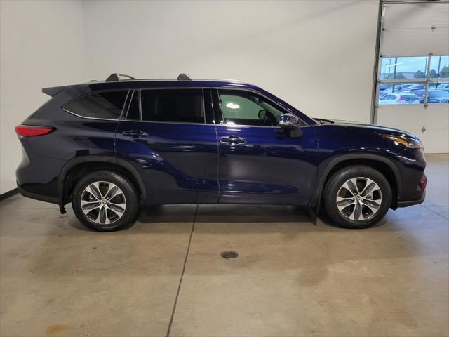 used 2021 Toyota Highlander car, priced at $34,500