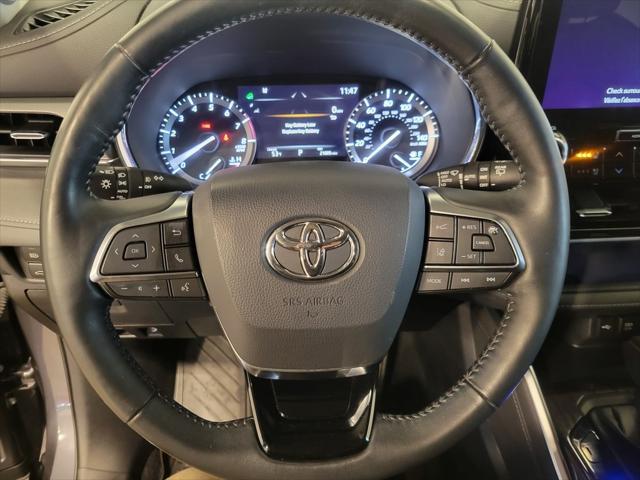 used 2021 Toyota Highlander car, priced at $40,995