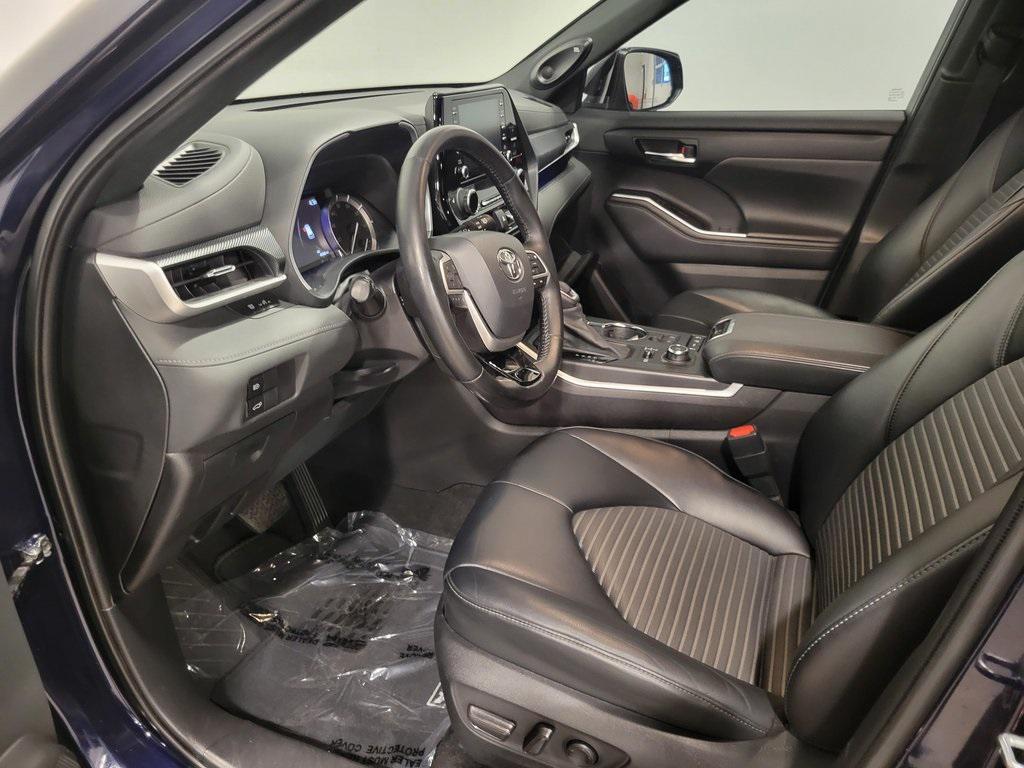 used 2022 Toyota Highlander car, priced at $38,600