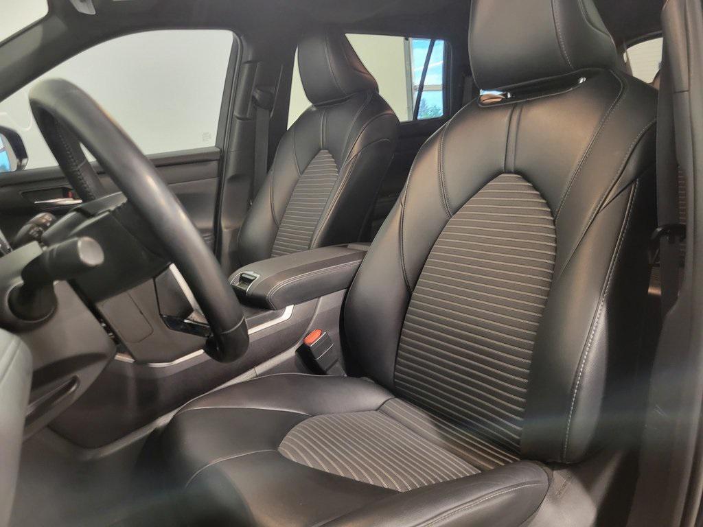 used 2022 Toyota Highlander car, priced at $38,600