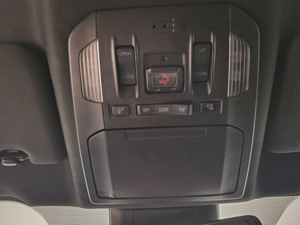 used 2022 Toyota Highlander car, priced at $38,600