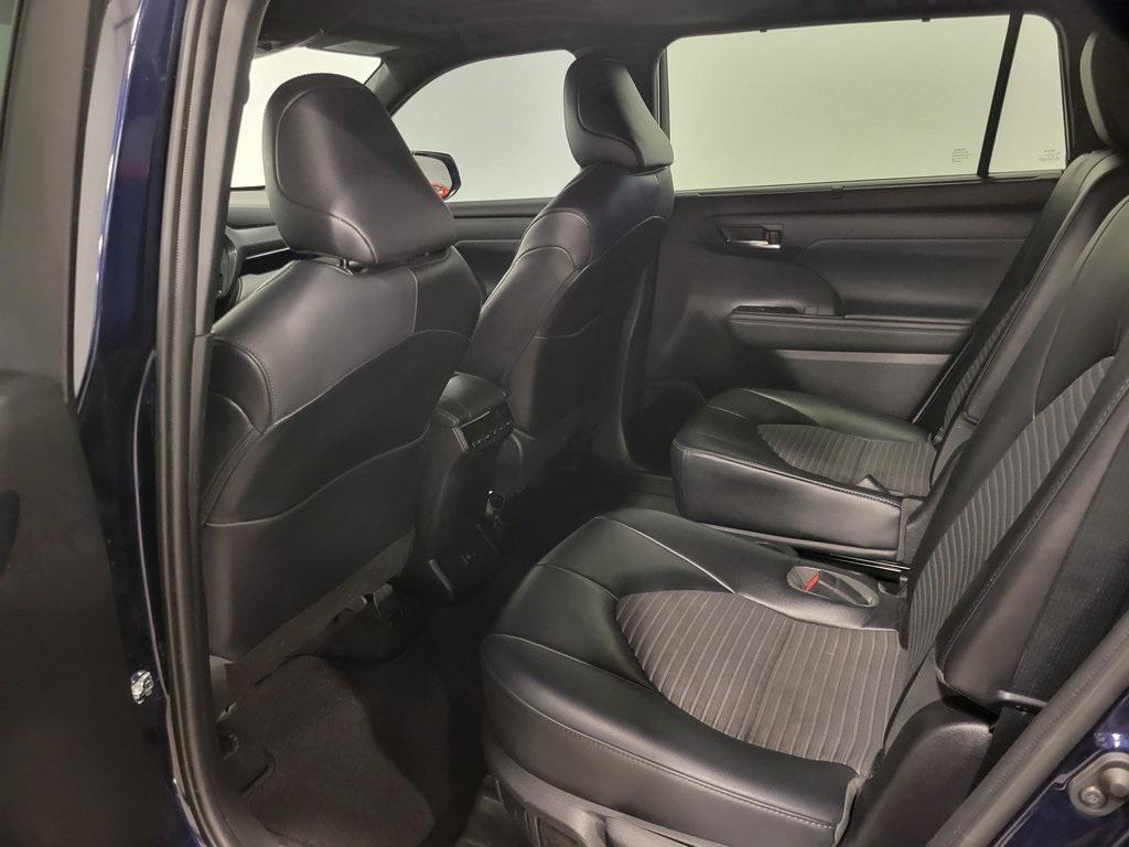 used 2022 Toyota Highlander car, priced at $38,600