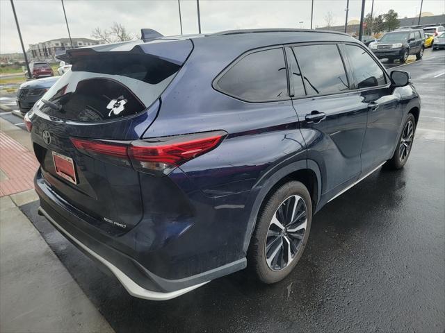 used 2022 Toyota Highlander car, priced at $39,995
