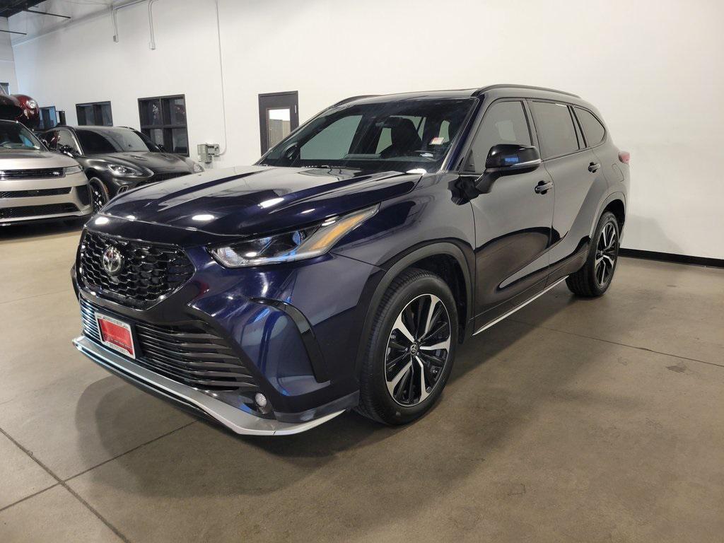 used 2022 Toyota Highlander car, priced at $38,600