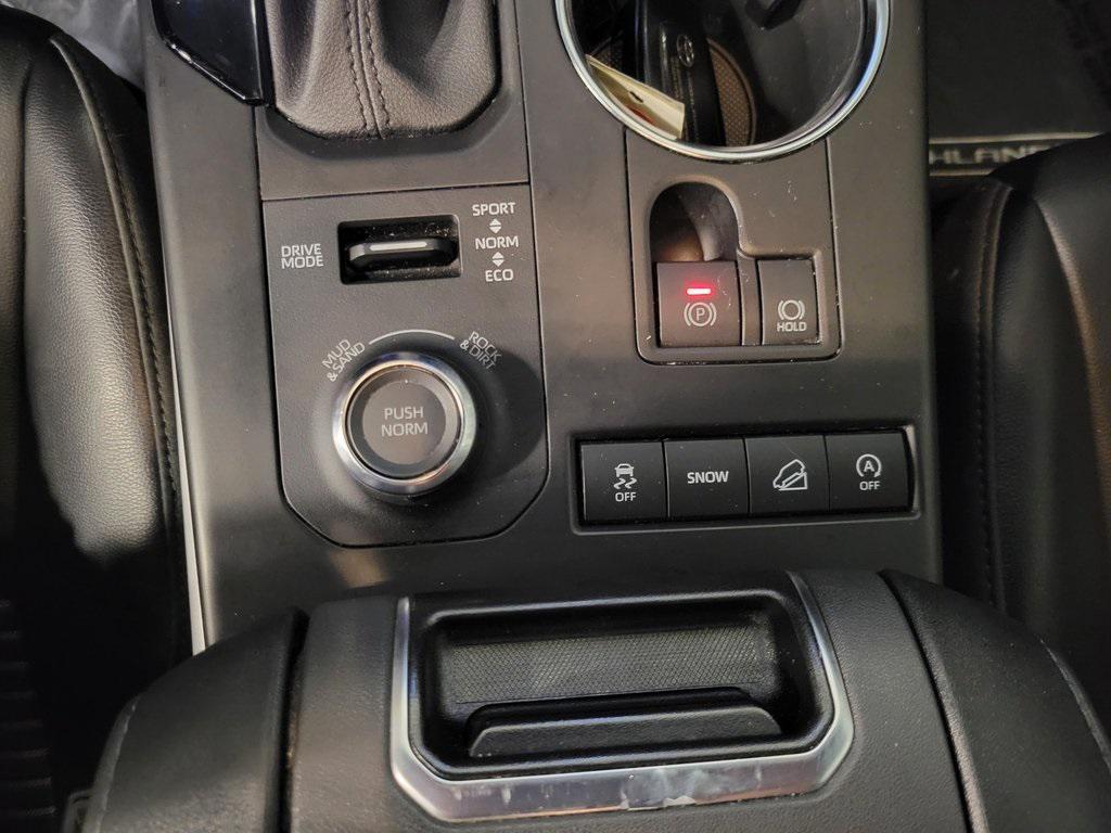 used 2022 Toyota Highlander car, priced at $38,600