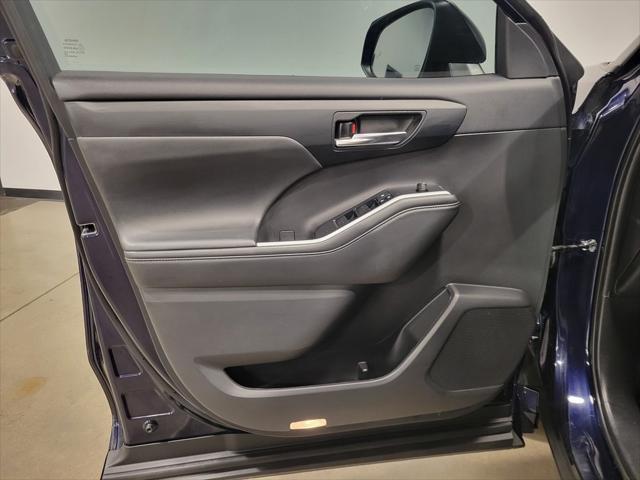 used 2022 Toyota Highlander car, priced at $39,599