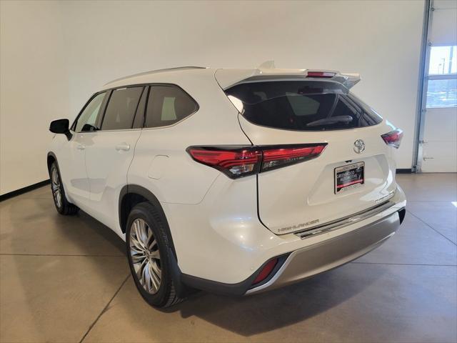 used 2021 Toyota Highlander car, priced at $39,900