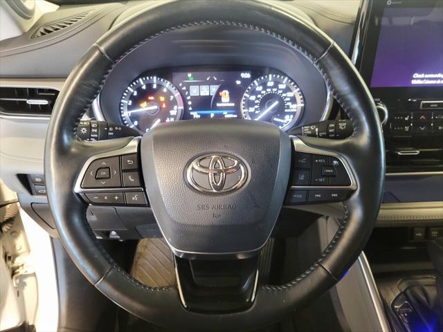 used 2021 Toyota Highlander car, priced at $39,900