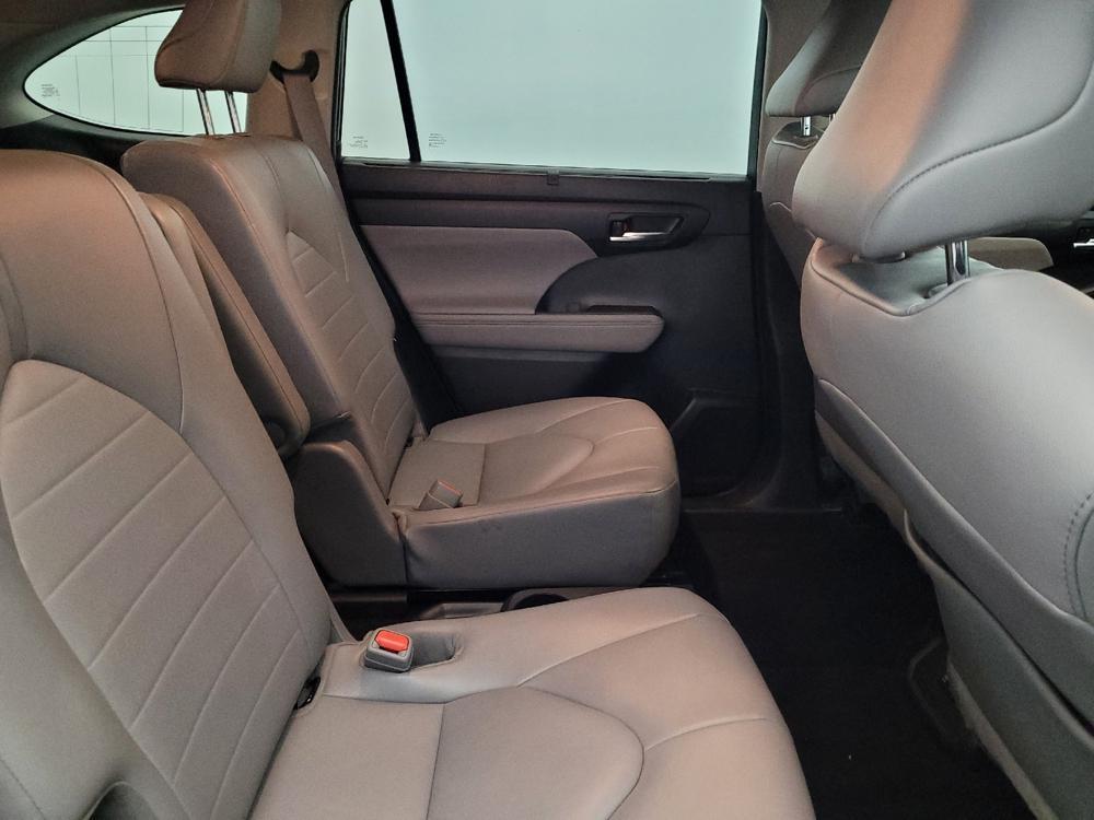 used 2021 Toyota Highlander car, priced at $26,795