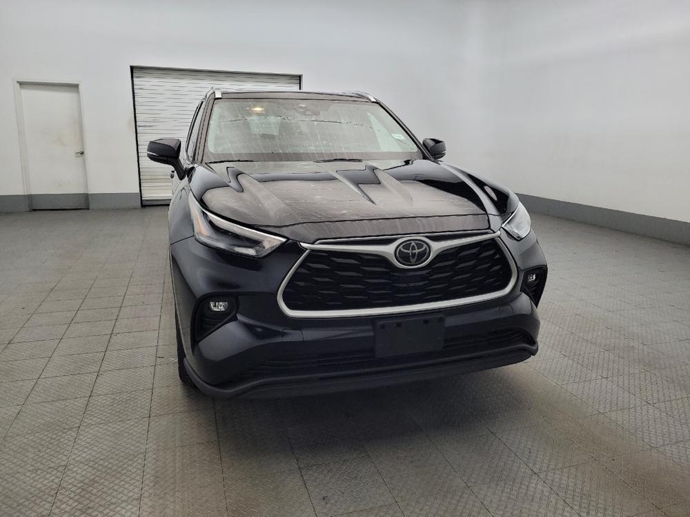 used 2021 Toyota Highlander car, priced at $26,795
