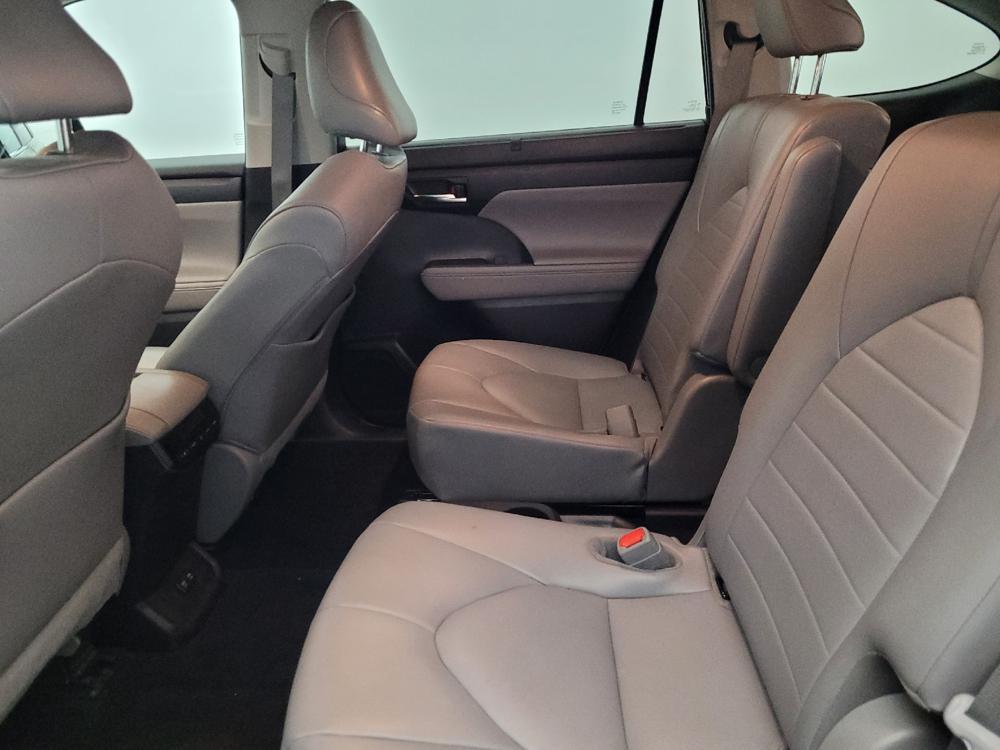 used 2021 Toyota Highlander car, priced at $26,795