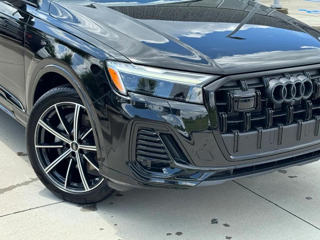 new 2025 Audi Q7 car, priced at $68,700