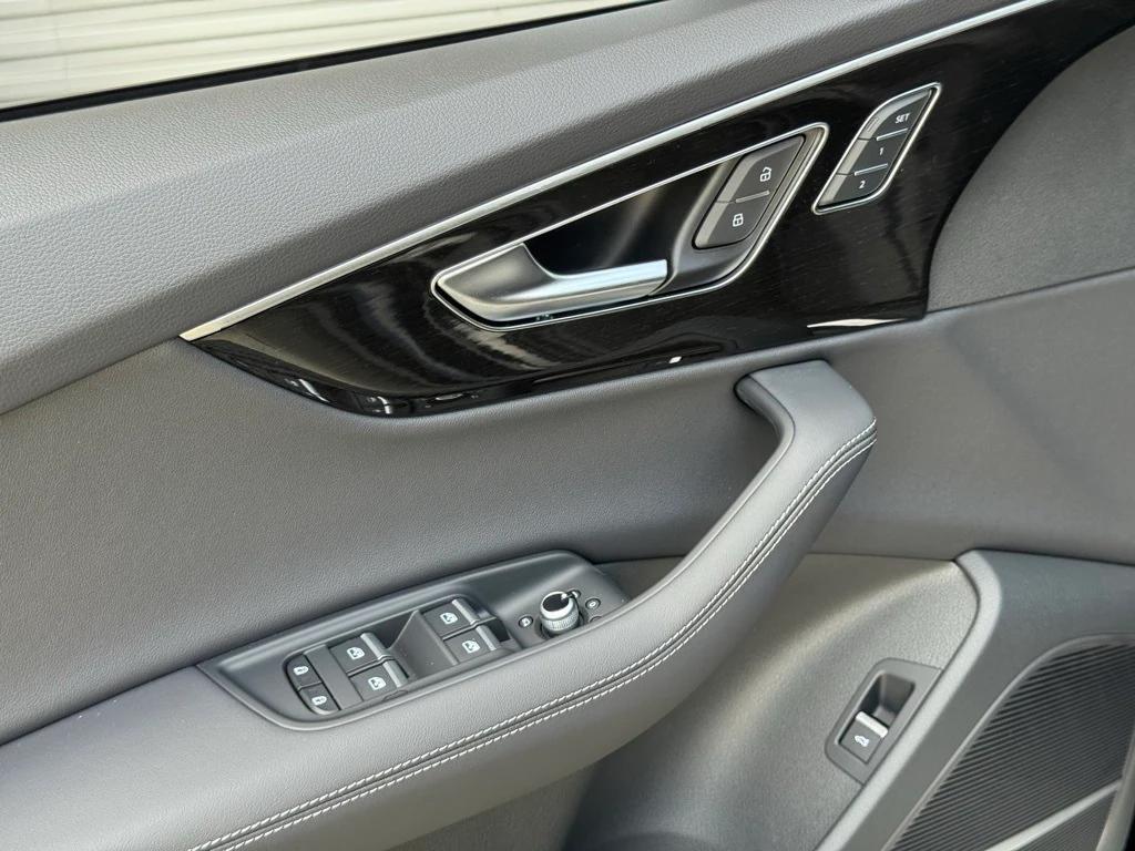 new 2025 Audi Q7 car, priced at $68,700