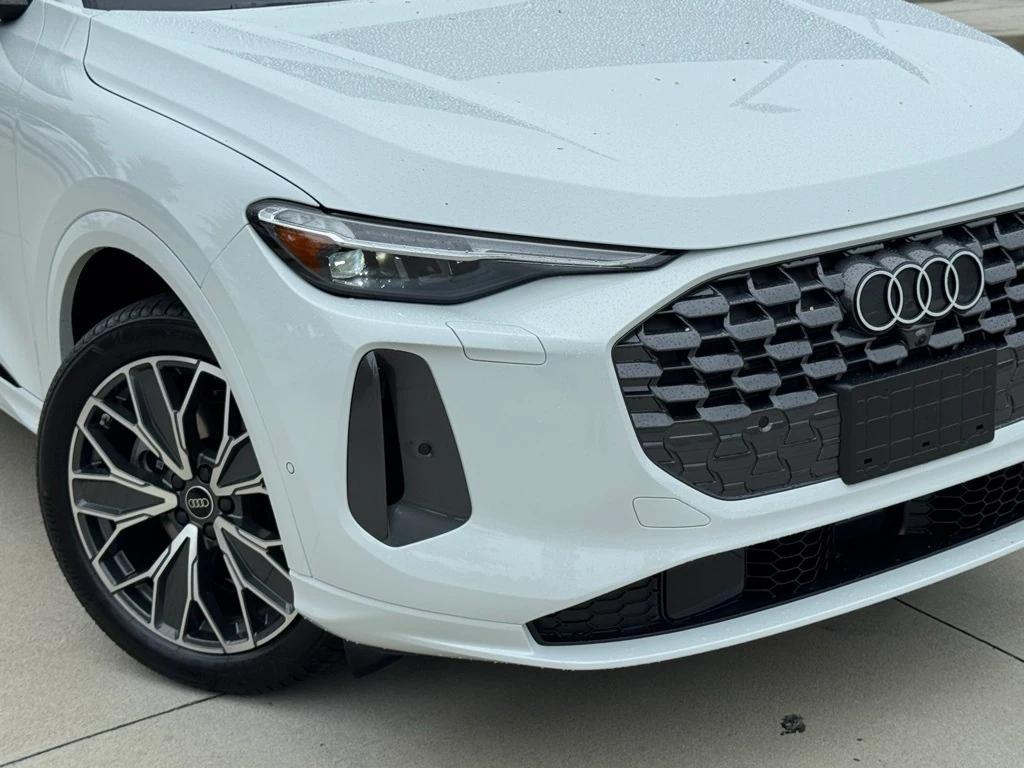 new 2025 Audi Q5 car, priced at $59,472