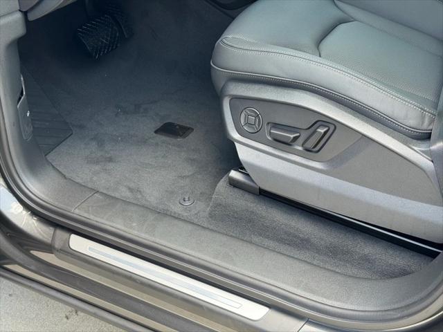 new 2025 Audi Q7 car, priced at $72,250