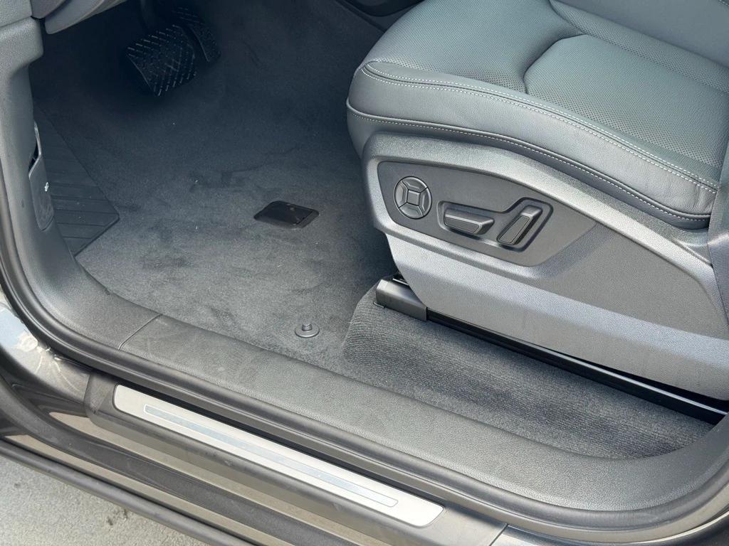 new 2025 Audi Q7 car, priced at $72,250