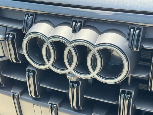 new 2025 Audi Q7 car, priced at $72,250