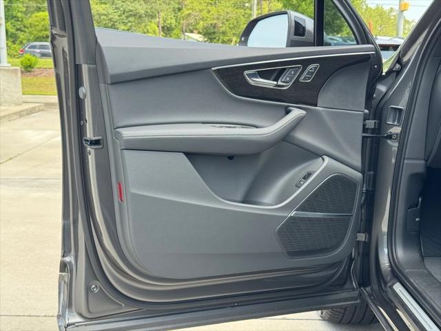 new 2025 Audi Q7 car, priced at $72,250